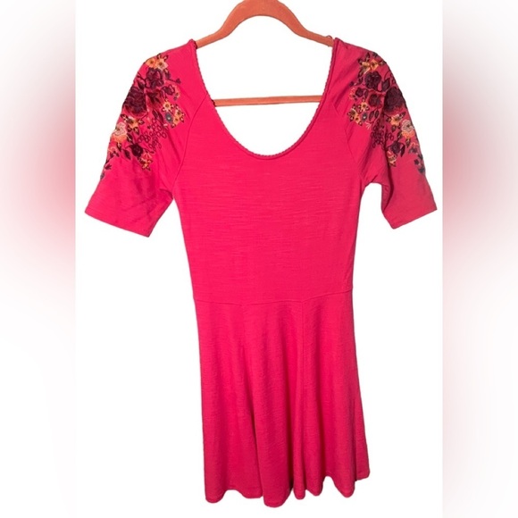 Free People Raspberry Floral Garden Sleeve Embroidered Dress size Small EUC - Picture 6 of 14